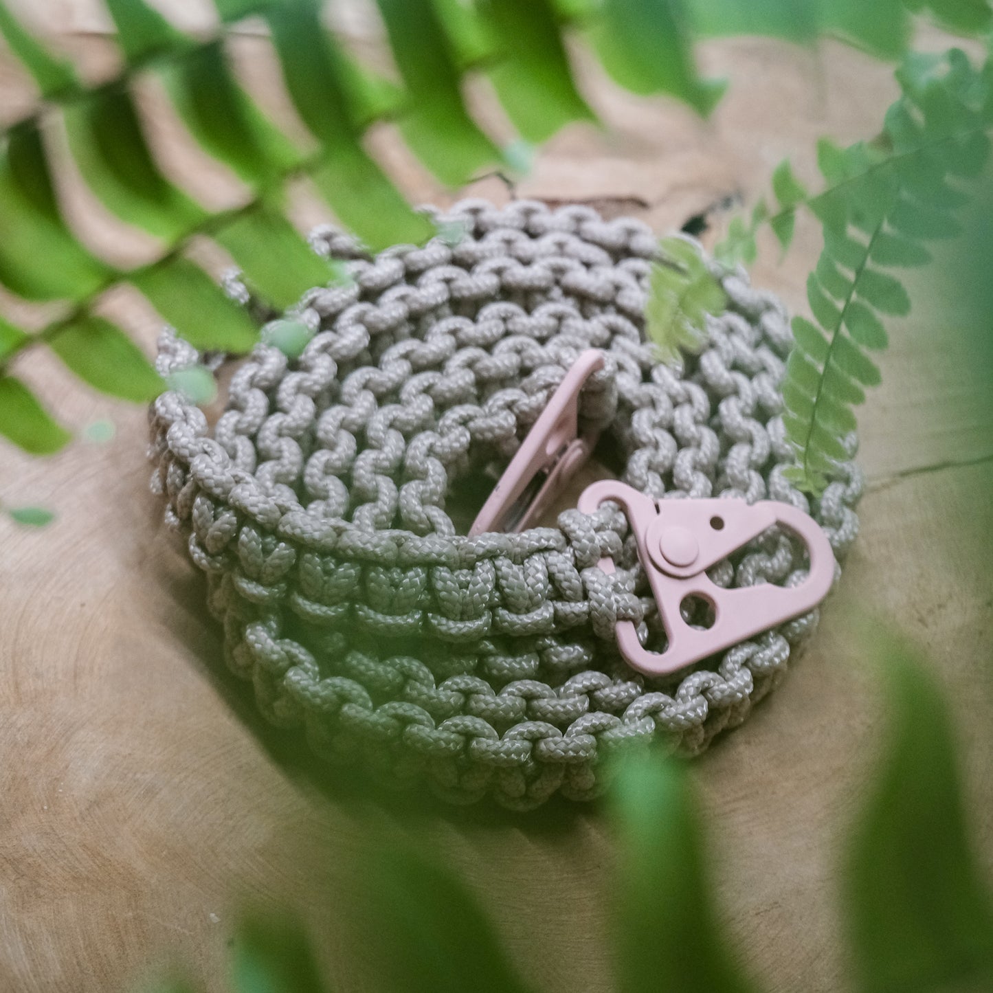 Paracordový CROSSBODY popruh na telefon / béžový