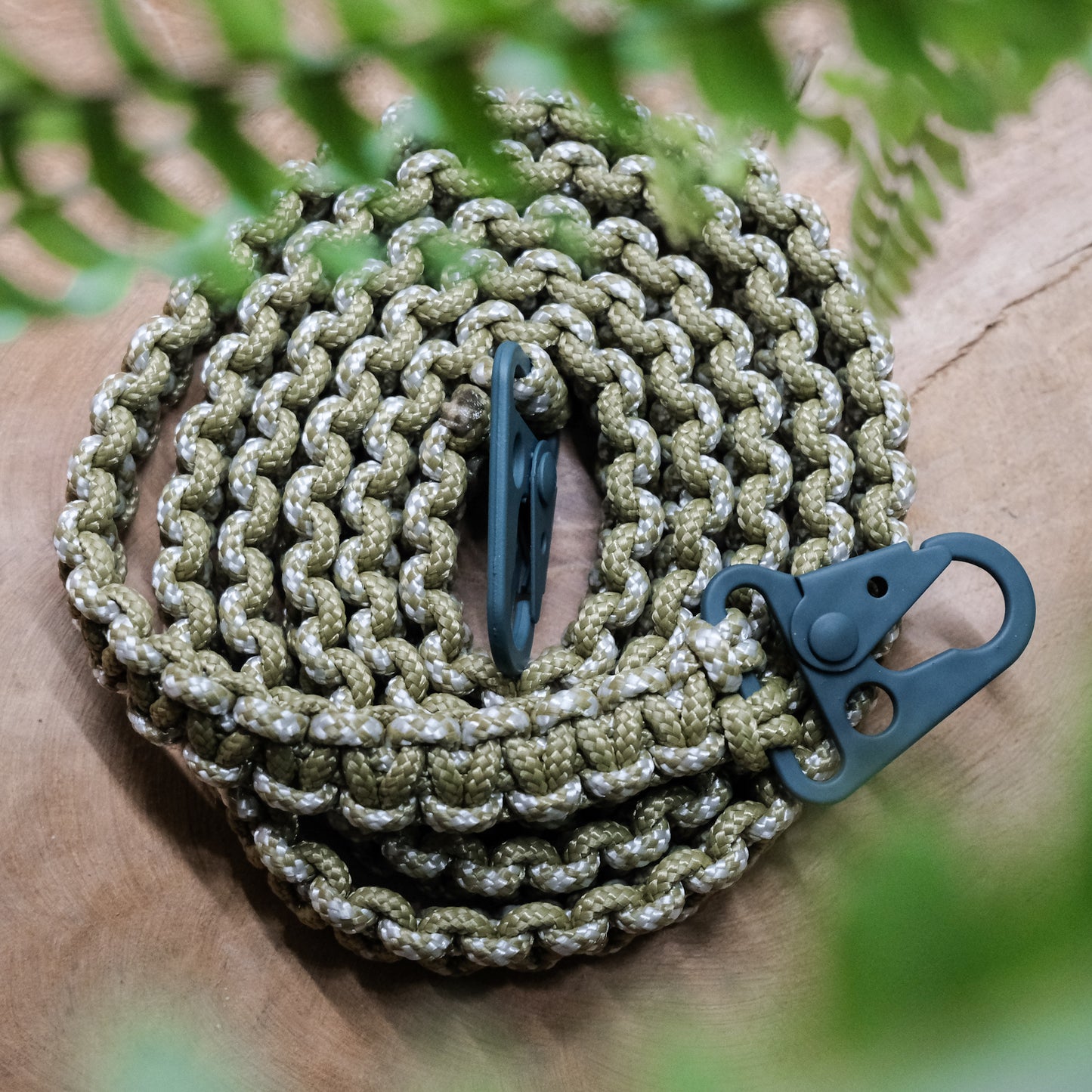 Paracordový CROSSBODY popruh na telefon / khaki