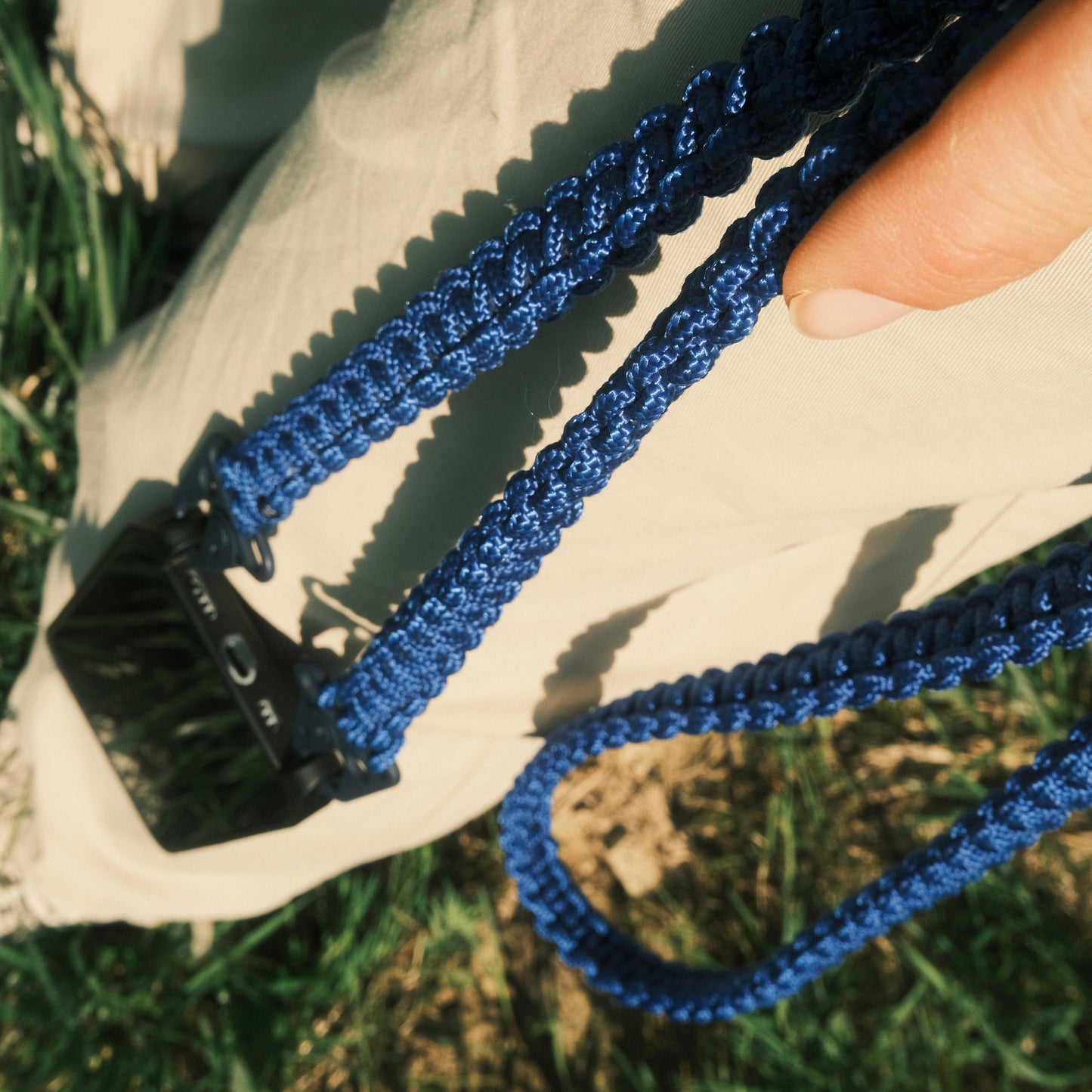 Paracordový CROSSBODY popruh s krytem na telefon 2.0