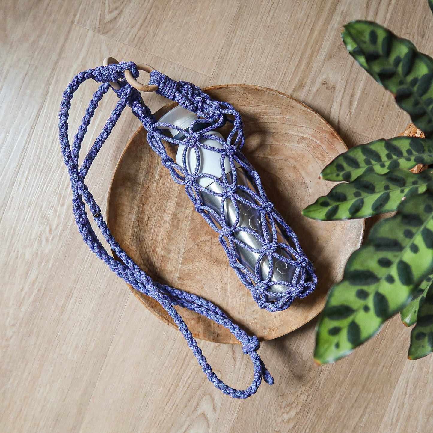 Síťka na láhev z paracordu