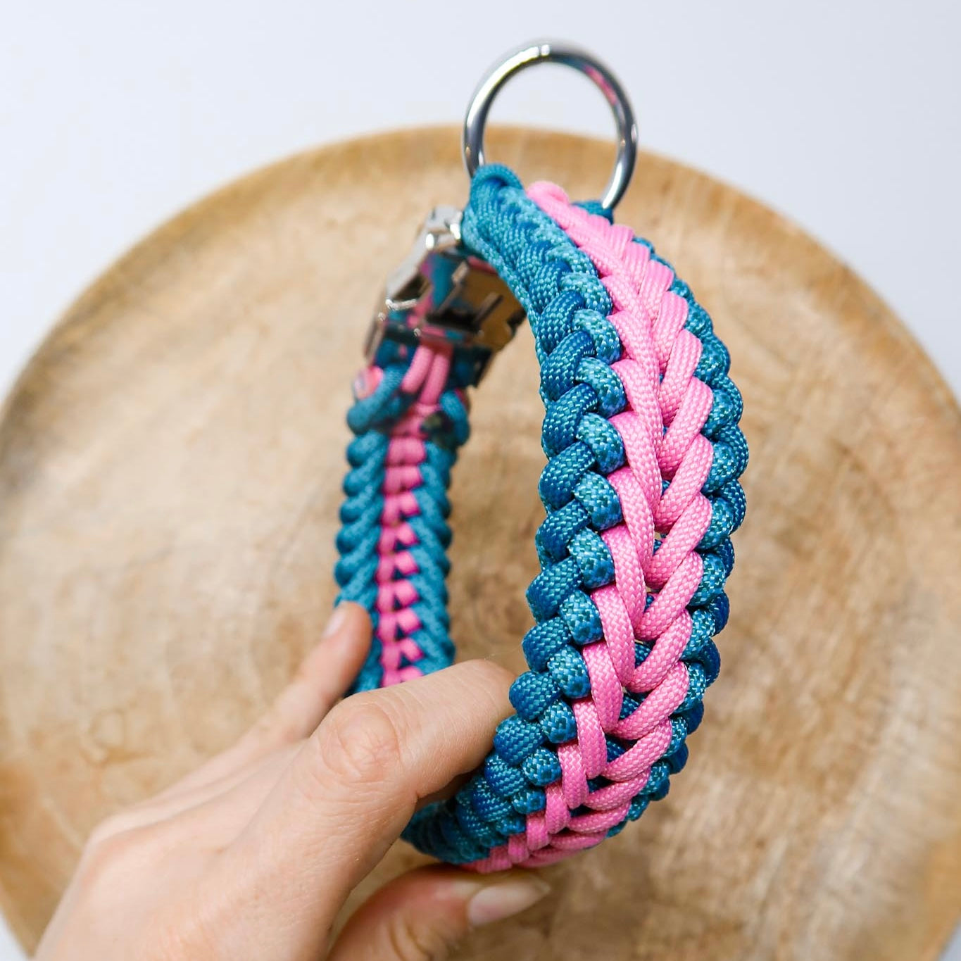 Paracord obojek TARRA s kovovým trojzubcem na míru