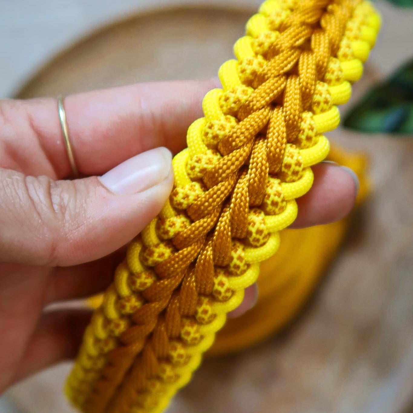 Paracord obojek TARRA s kovovým trojzubcem na míru