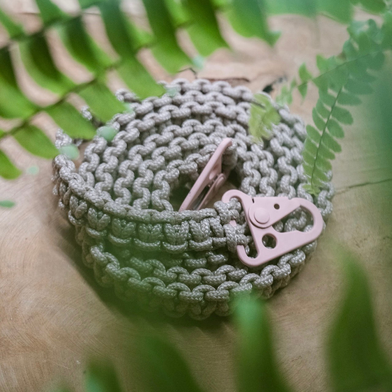 Paracordový CROSSBODY popruh s krytem na telefon 2.0